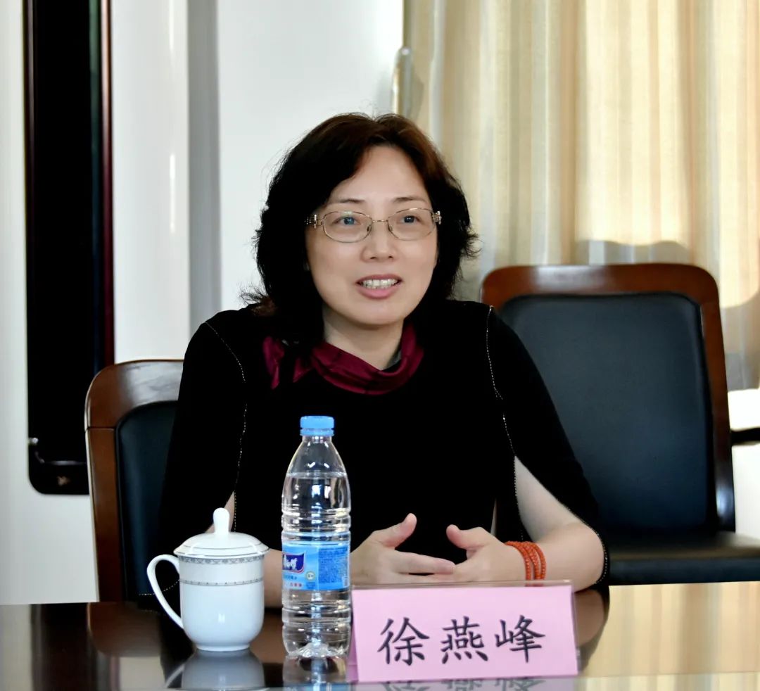 明珠学校校长卢伟明,学校"烛光行动"工作负责人张晗叶重点介绍了学校