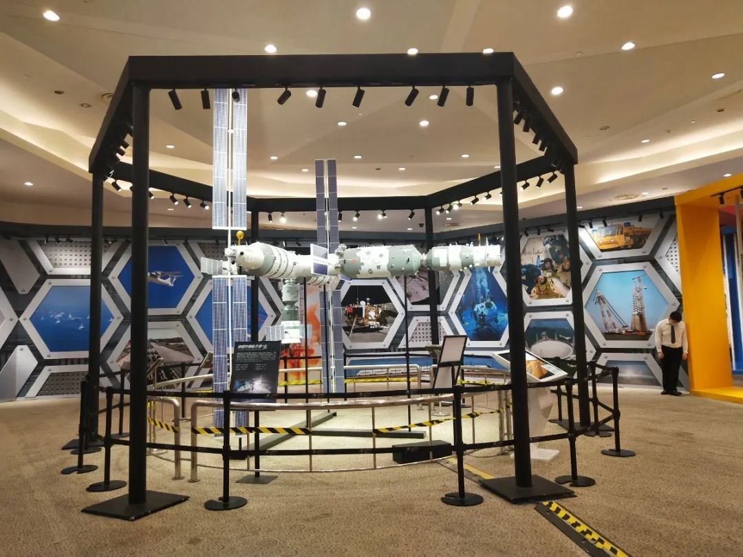 了解上海你要走走这几个地方