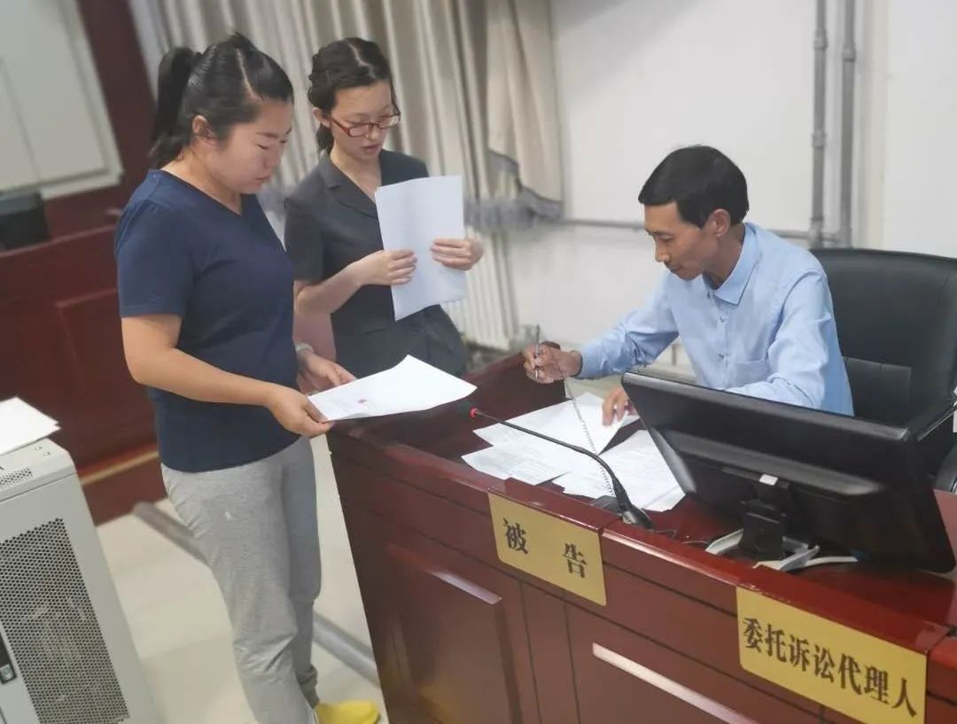 法官坚持调解化解积怨当事人握手言和履行义务