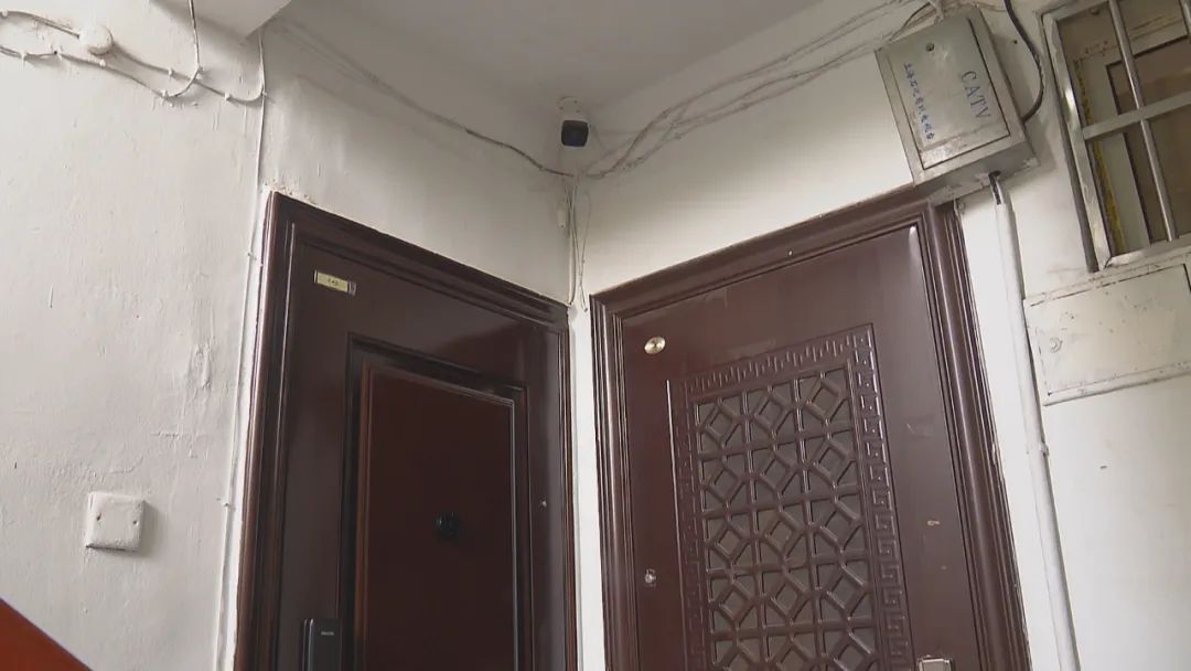 楼下住户安装了个摄像头楼上的不乐意了原因竟是