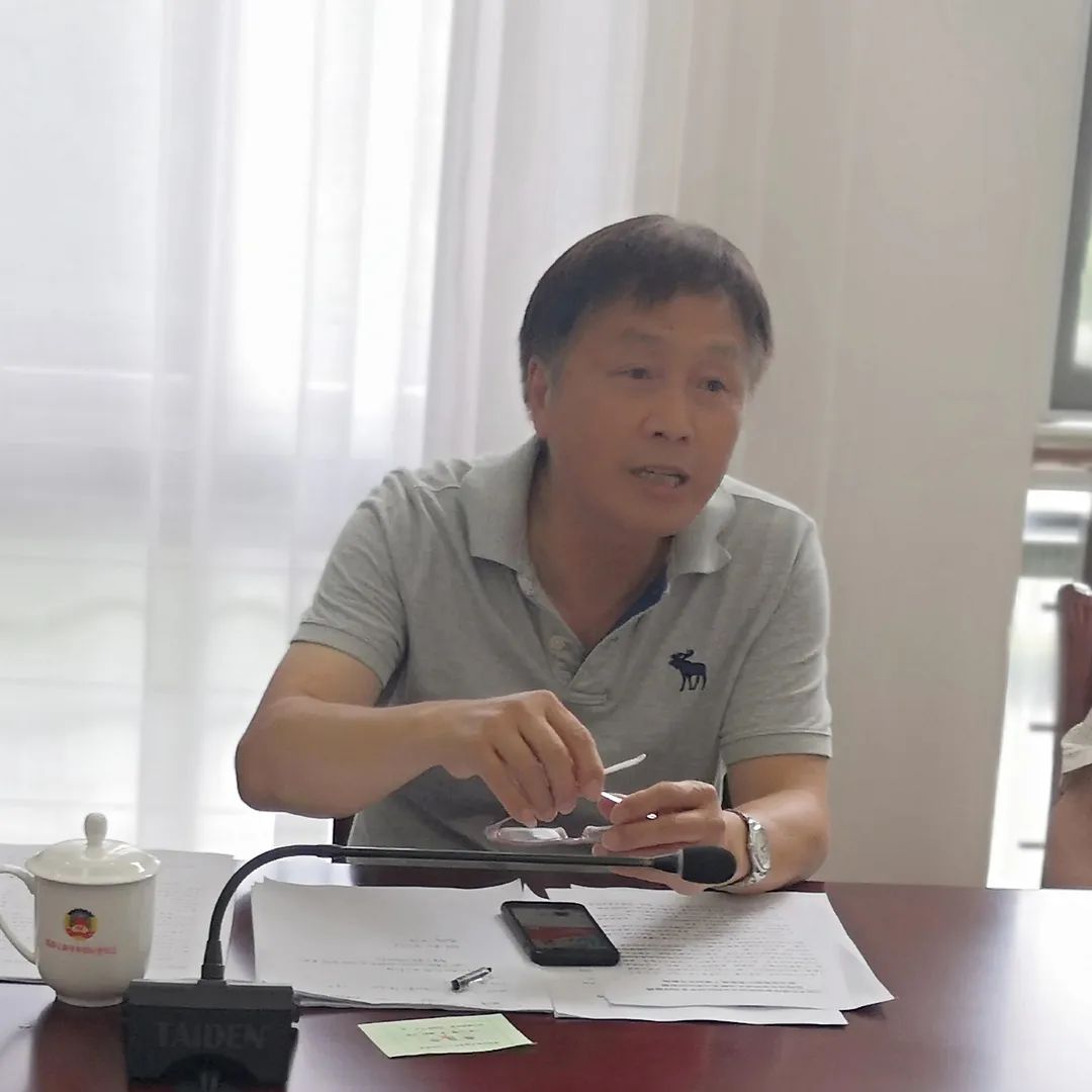 赵竹强组长,王洪权副组长分别传达学习了全国"两会"精神,并审议通过区