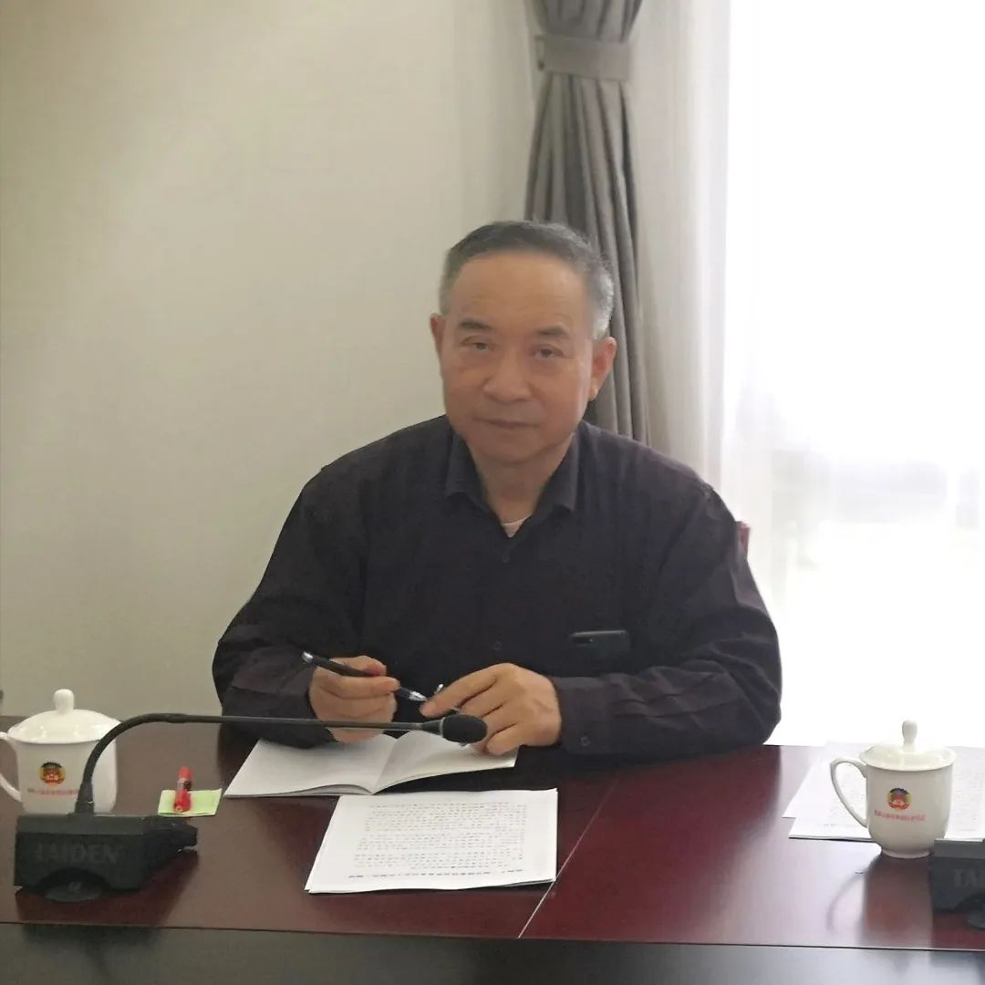 赵竹强组长,王洪权副组长分别传达学习了全国"两会"精神,并审议通过区