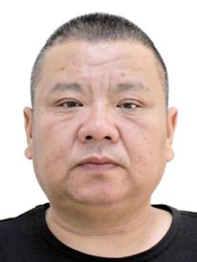 郎伟,女,系吴成妻子,户籍地:黑龙江省依兰县