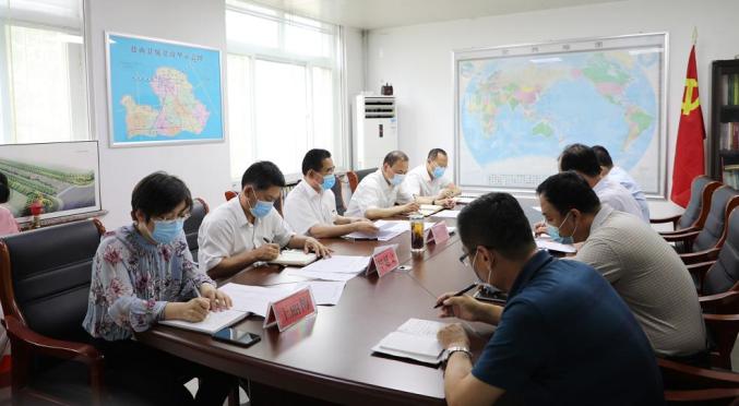 县领导刘进锦,毕延文,李金凯,张国法,王丽梅出席集体谈话.