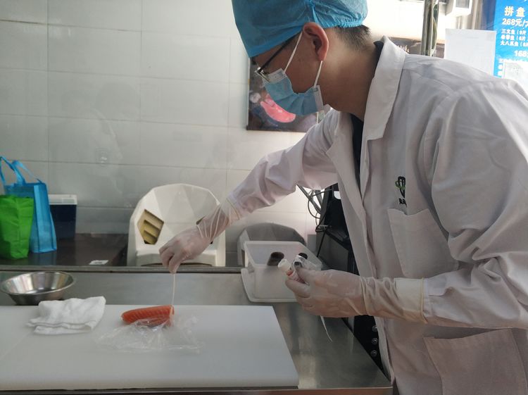 深圳盐田冰鲜海鲜市场环境,食品,从业人员新冠病毒检测均为阴性