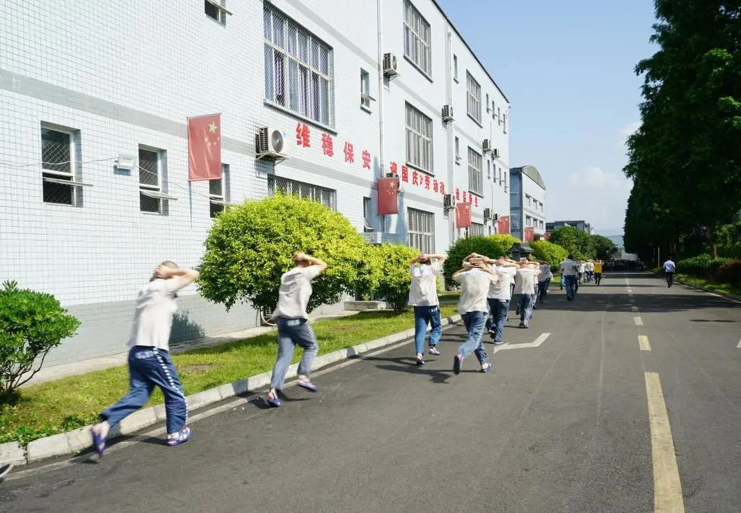 四川省雅安监狱今年以来,监狱已在全狱范围组织开展消防演练,防震演练