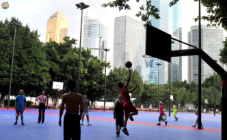广州40岁大叔与14岁少年打篮球受伤，索赔13万
