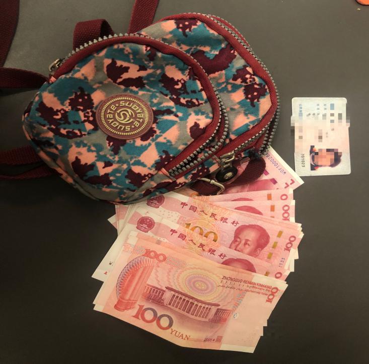 包内有1000多元现金!地铁站工作人员拾金不昧,积极寻找失主!