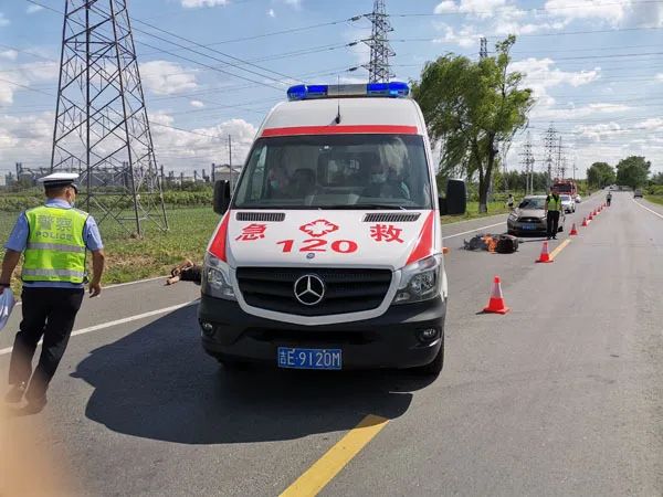 梅河口市公安局交警大队开展 四位一体 交通事故应急救援救治模拟演练