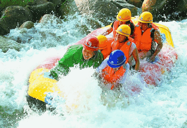 不夏天!丫山漂流等你一起来湿身尖叫!