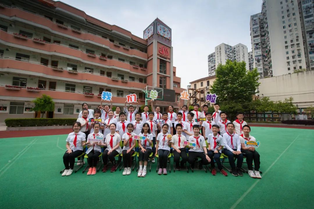 排排坐微微笑早就out了!来看静安孩子们的"花式"毕业照!