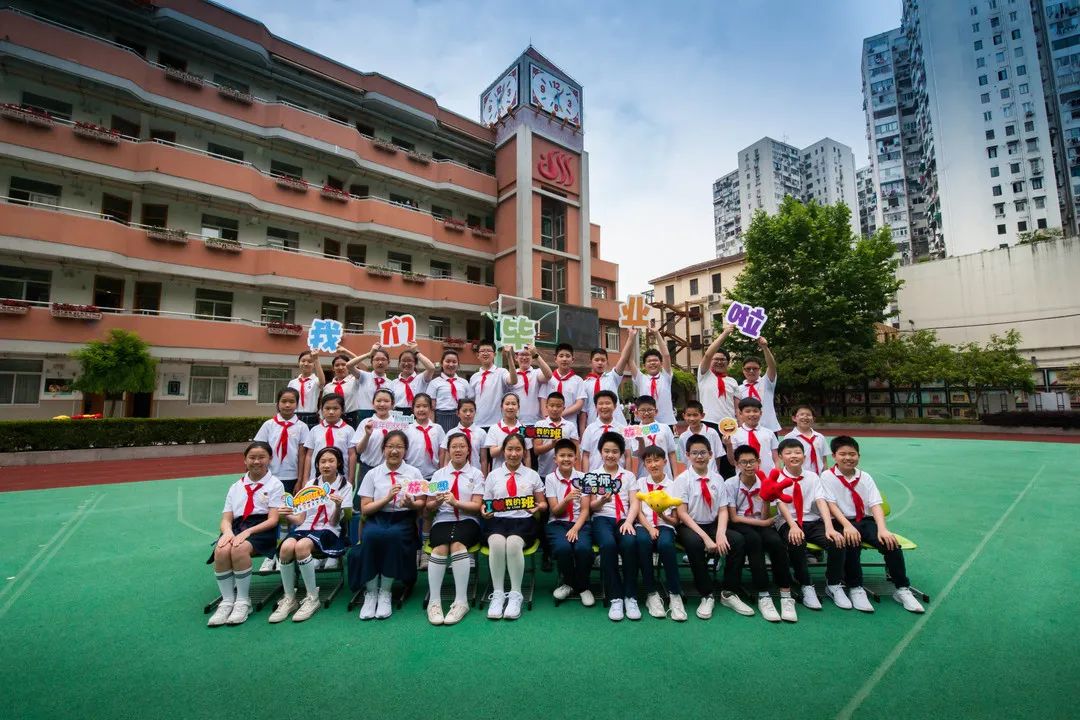 排排坐微微笑早就out了!来看静安孩子们的"花式"毕业照!