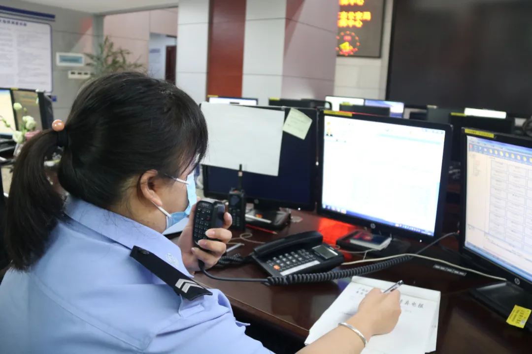 最美辅警谢林110的知心小姐姐