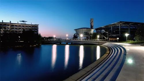 上海政法学院上海纪录片学院:just waiting fo