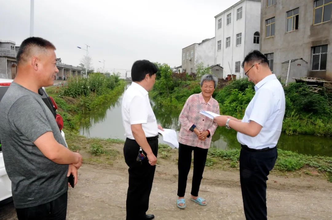 6月17日,颍上法院党组书记,院长宁亚伟到江口镇
