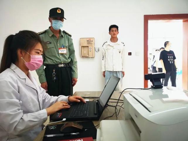 参军报国无上光荣金川区征兵体检进行时