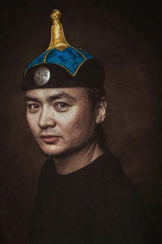 马头琴,冒顿潮尔等多种蒙古族音乐和包括流行音乐在内的其他音乐形式