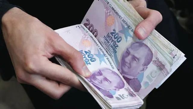 旨在通过建立事实上的土耳其里拉地区来消除叙利亚镑汇率的货币转移