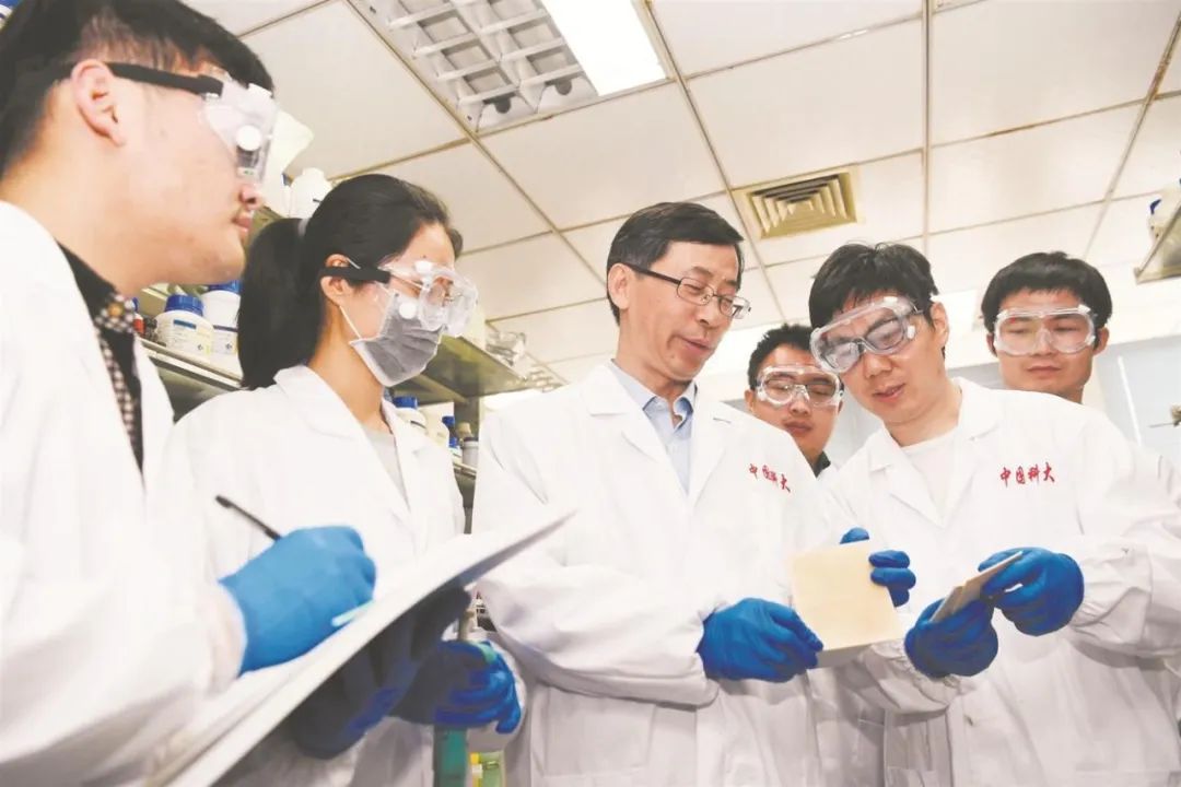 榜样 | 俞书宏:用仿生材料叩开新世界
