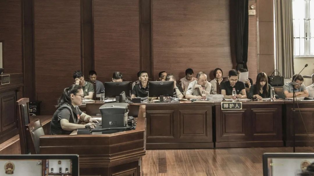 法警屠夏岳相机里的第一法庭和十年刑案