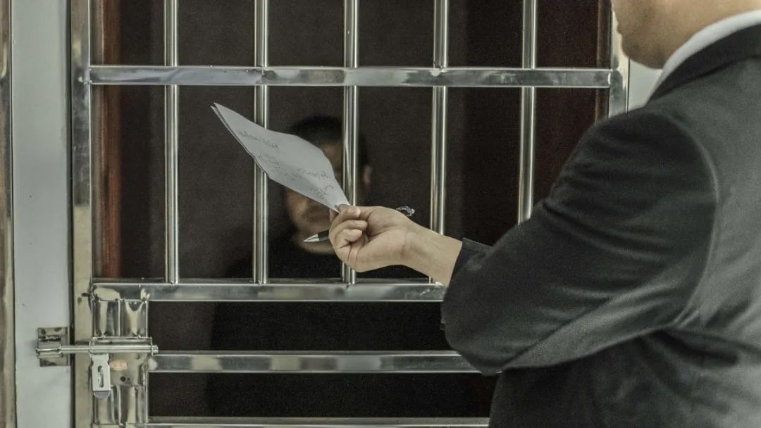 法警屠夏岳相机里的第一法庭和十年刑案