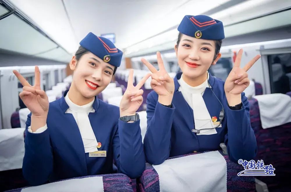 新人入职这届高铁乘务员也太好看了吧