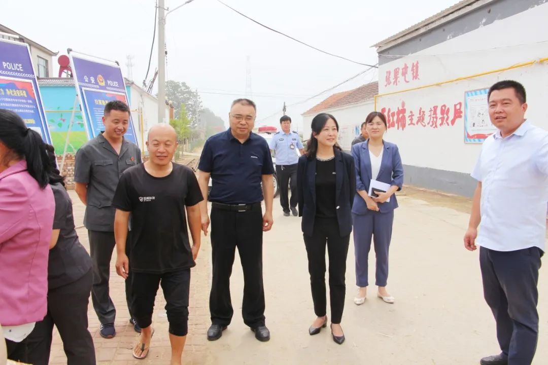 县领导梅兴秦,刘玉林,李凌燕到张果屯镇调研扫黑除