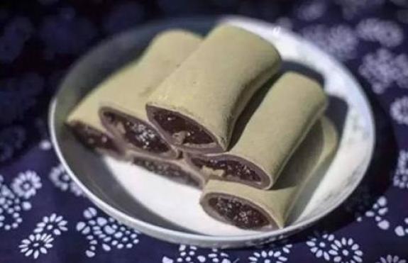 单正月十四夜元宵节吃糟羹,清明节做菁团,四月八日人牛同食乌饭麻糍