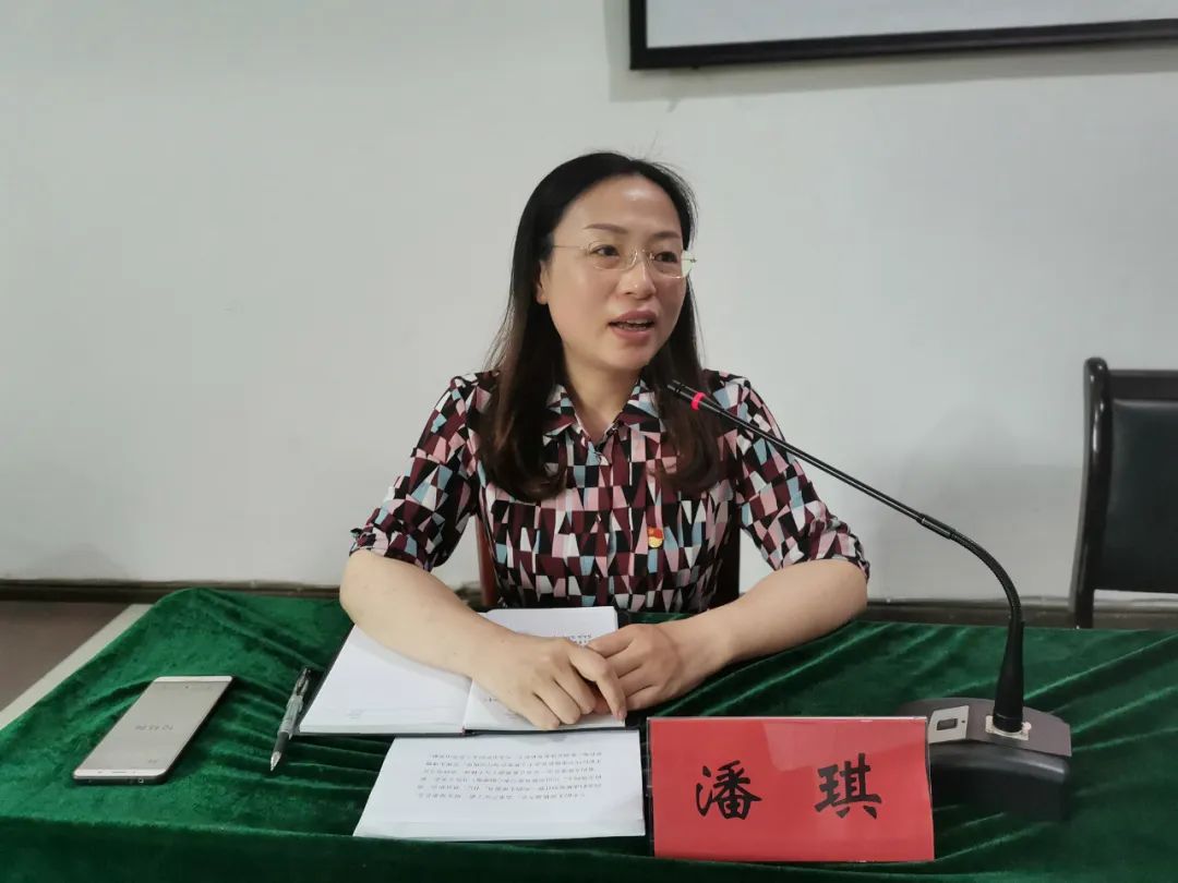 选举工作顺利完成,最终,潘琪,余晓雯,常涛,钟蕾红和李媛毓孜等五位