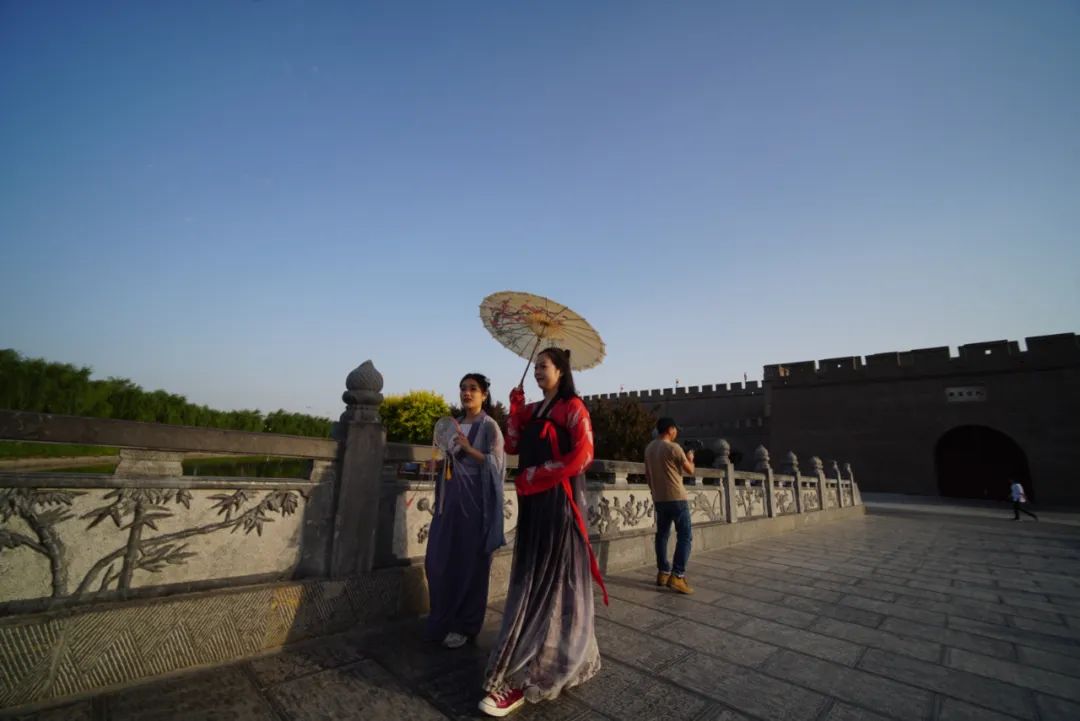 水青砖黛瓦美好的元素构成一幅优美的画卷古韵古香的街边小店古寺古塔