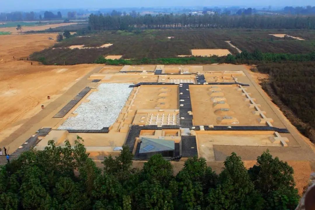 少府遗址鸟瞰她是我国古代第一个建制完整的统一帝国的都城是当时世界