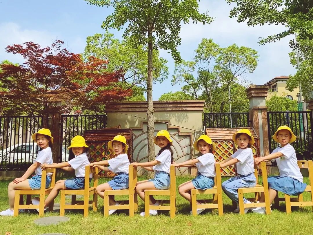 区实验幼儿园01一起来看崇明学子的创意合照吧↓如何把毕业照拍出新意