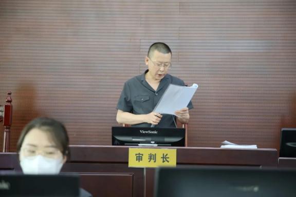 兴庆区法院经审理认为,被告人海金鹏,海东,高永录,冯岩,刘海军,柯才