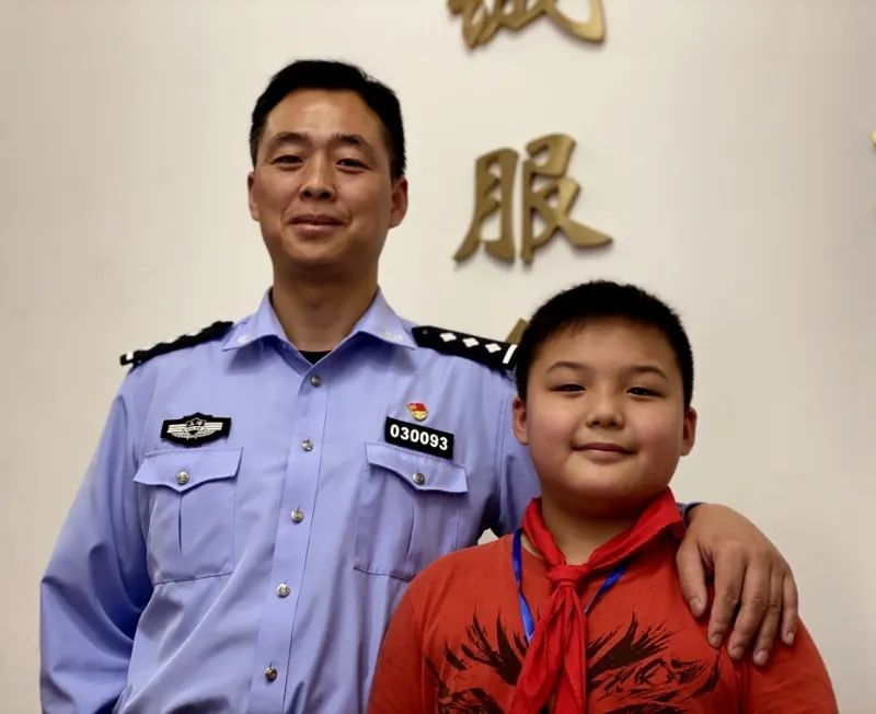 父亲节你家宝贝拍了拍你感谢有你这位乘风破浪的警察爸爸我爱你
