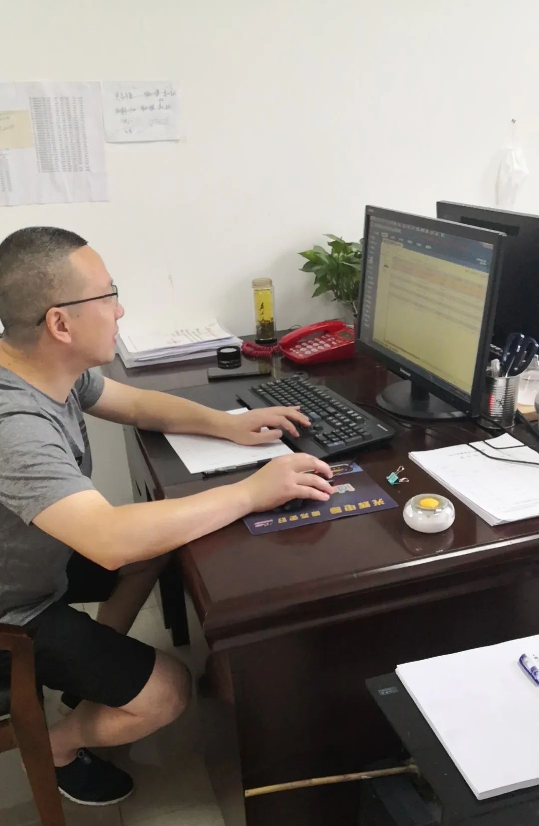 【奋进六月】加班季撞上父亲节,孩子有话说