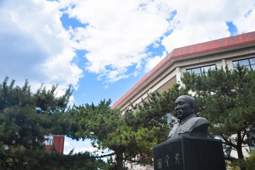 云朵记得晚自习后,路灯下的你影子很长法渊阁舍不得把每个期末刻苦的