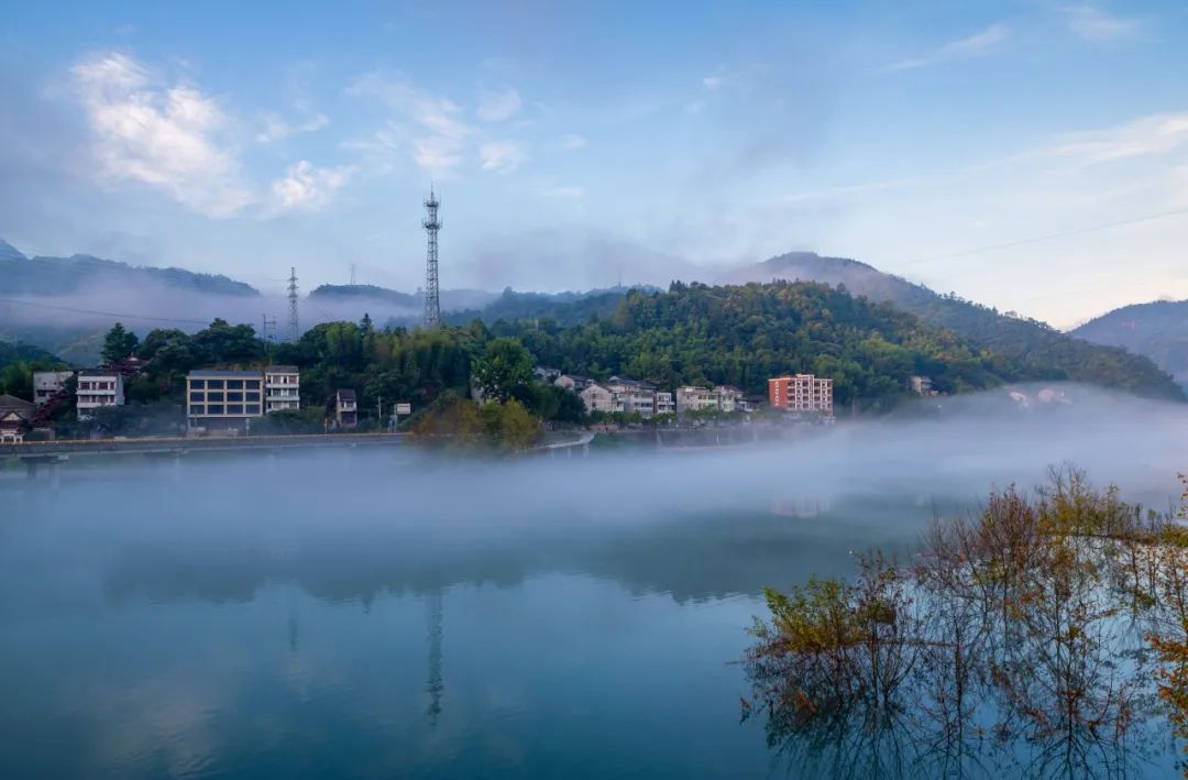 【诗意文成】飞云湖:天空用浮云 托起活在深处的山城子民