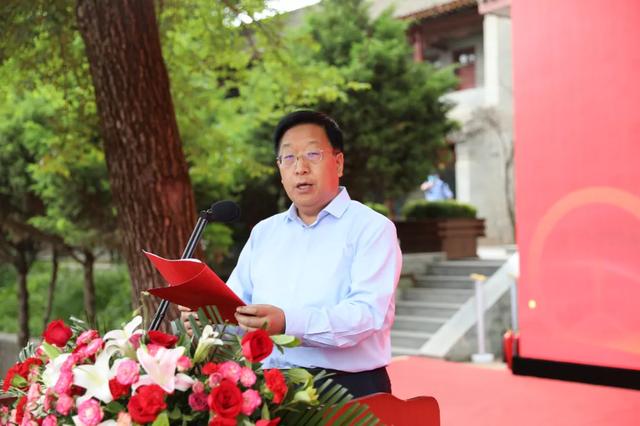 区委副书记,区政府区长赵小林在崆峒分会场致辞