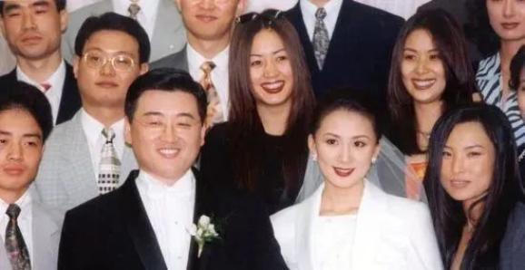 1996年金喜爱结婚照,金惠秀,高素荣出席婚礼.