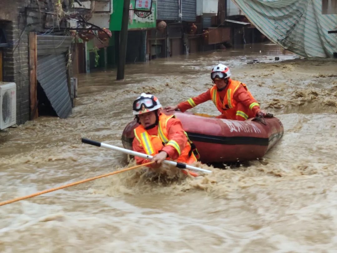 救援力量丨贵州遵义强降雨致多个乡镇被淹消防紧急救援
