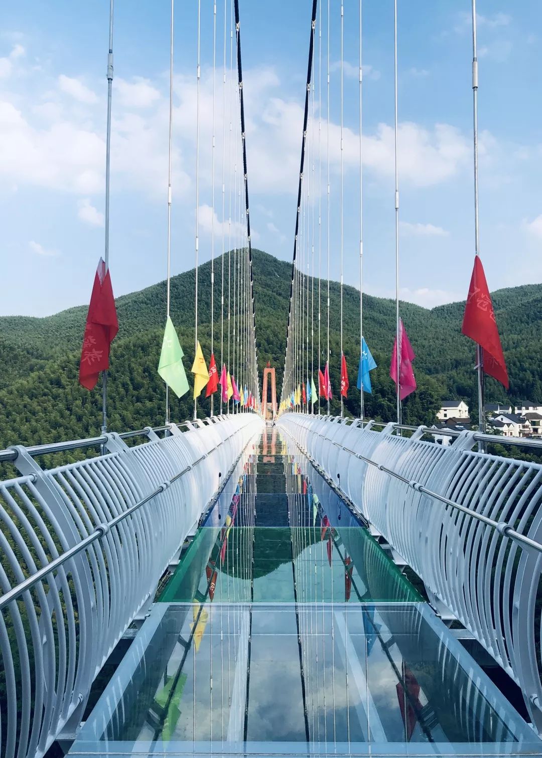 玻璃景观桥6月22日开始营业啦~惊险刺激的玻璃桥白虎山旅游度假区