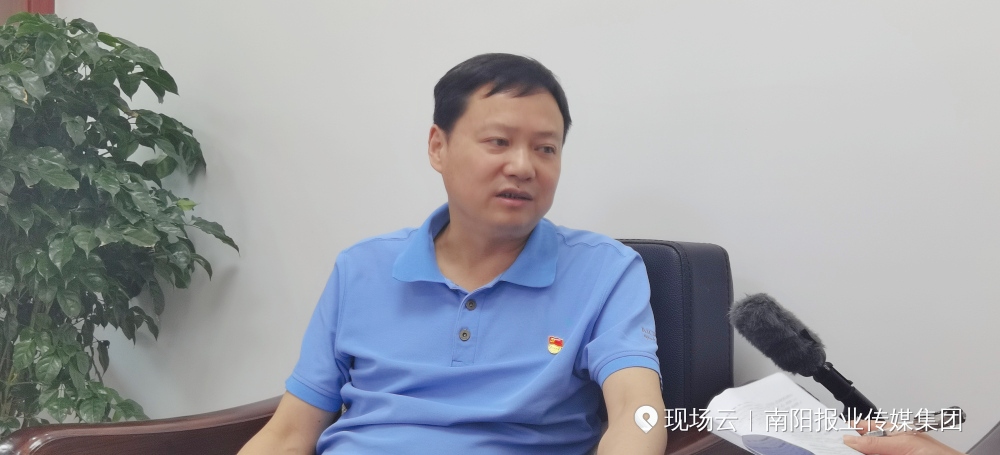 镇平县委书记李显庆接受南阳日报专访