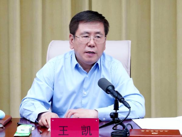 集体观看了警示教育片《迷失》,王长久通报了省纪委监委关于杨子明