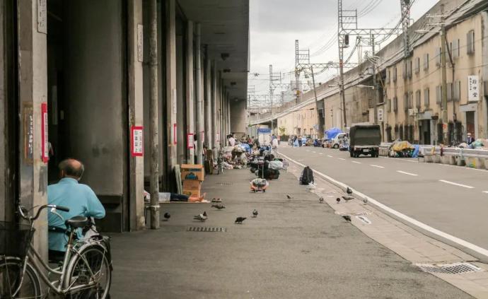 日本最繁华的街，藏着最大的贫民窟