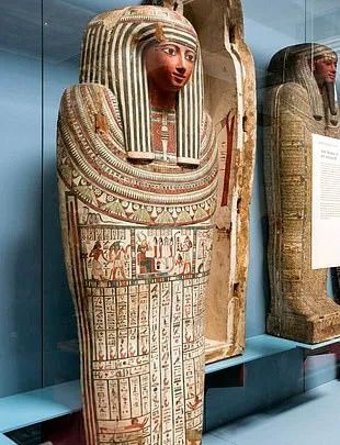 大英博物馆里埃及木乃伊收藏品的库存图片 图/新民晚报