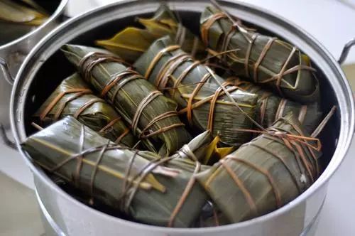吃粽子上海人是认真的
