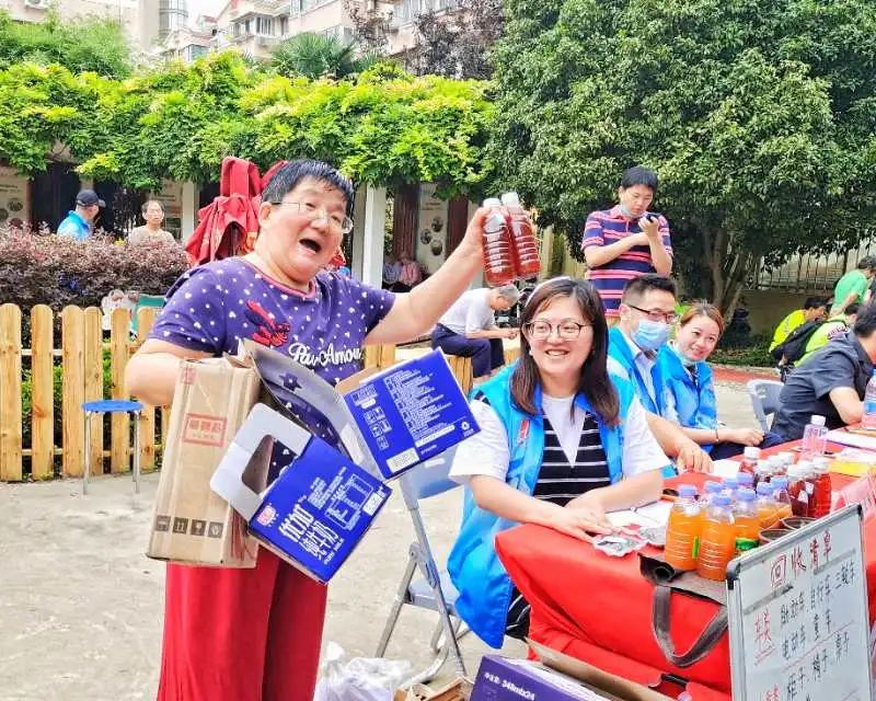 搬迁 公司电话长桥街道解决堆物出新招:志愿服务进小区,旧