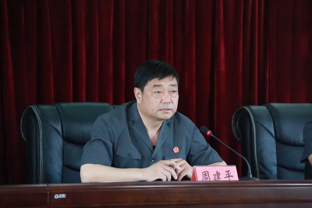 周建平结合工作实际,从"坚持党对人民法院工作绝对领导的重大意义","