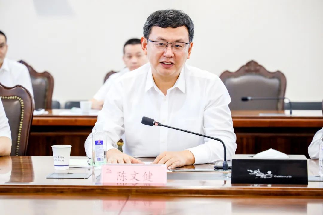 抢鲜看陈文健会见武汉市委常委武汉开发区工委书记汉南区委书记彭浩