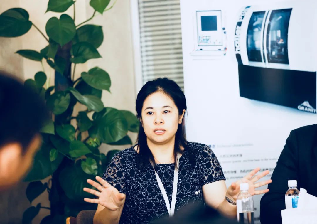 2002年,朱琴从机械专业毕业后,入职阿诺(苏州)刀具有限公司.